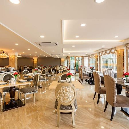 Lk Emerald Beach - Sha Extra Plus Pattaya Bagian luar foto The restaurant