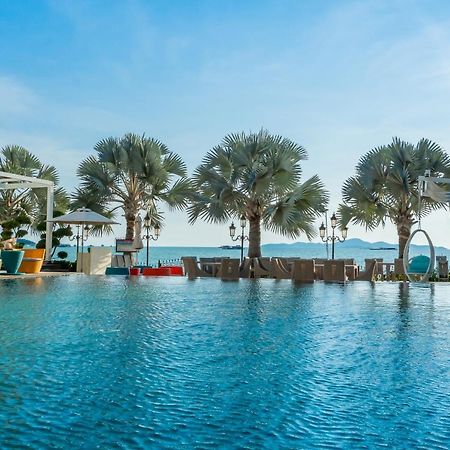Lk Emerald Beach - Sha Extra Plus Pattaya Bagian luar foto Infinity pool at the hotel