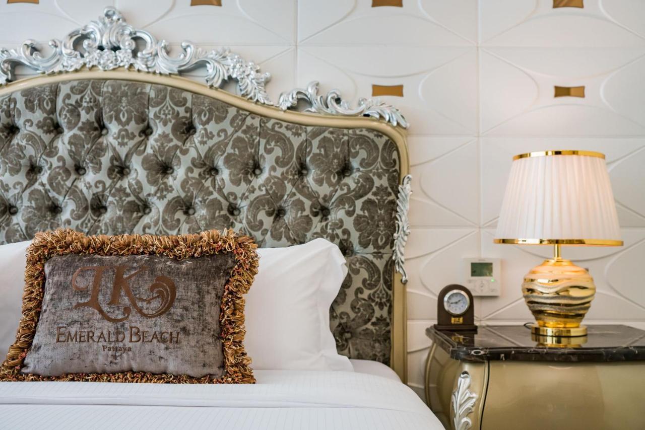 Lk Emerald Beach - Sha Extra Plus Pattaya Bagian luar foto A bedroom at the hotel