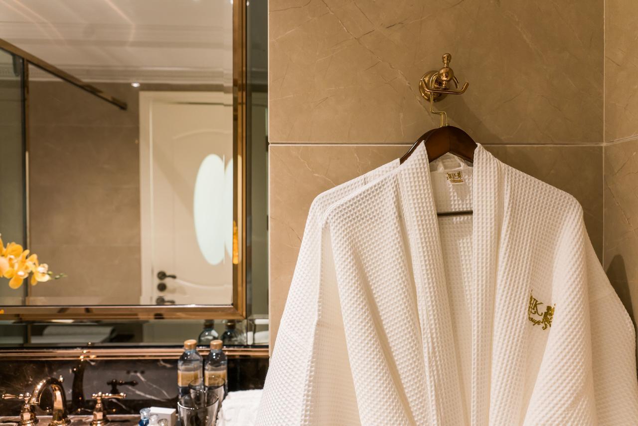 Lk Emerald Beach - Sha Extra Plus Pattaya Bagian luar foto A bathrobe