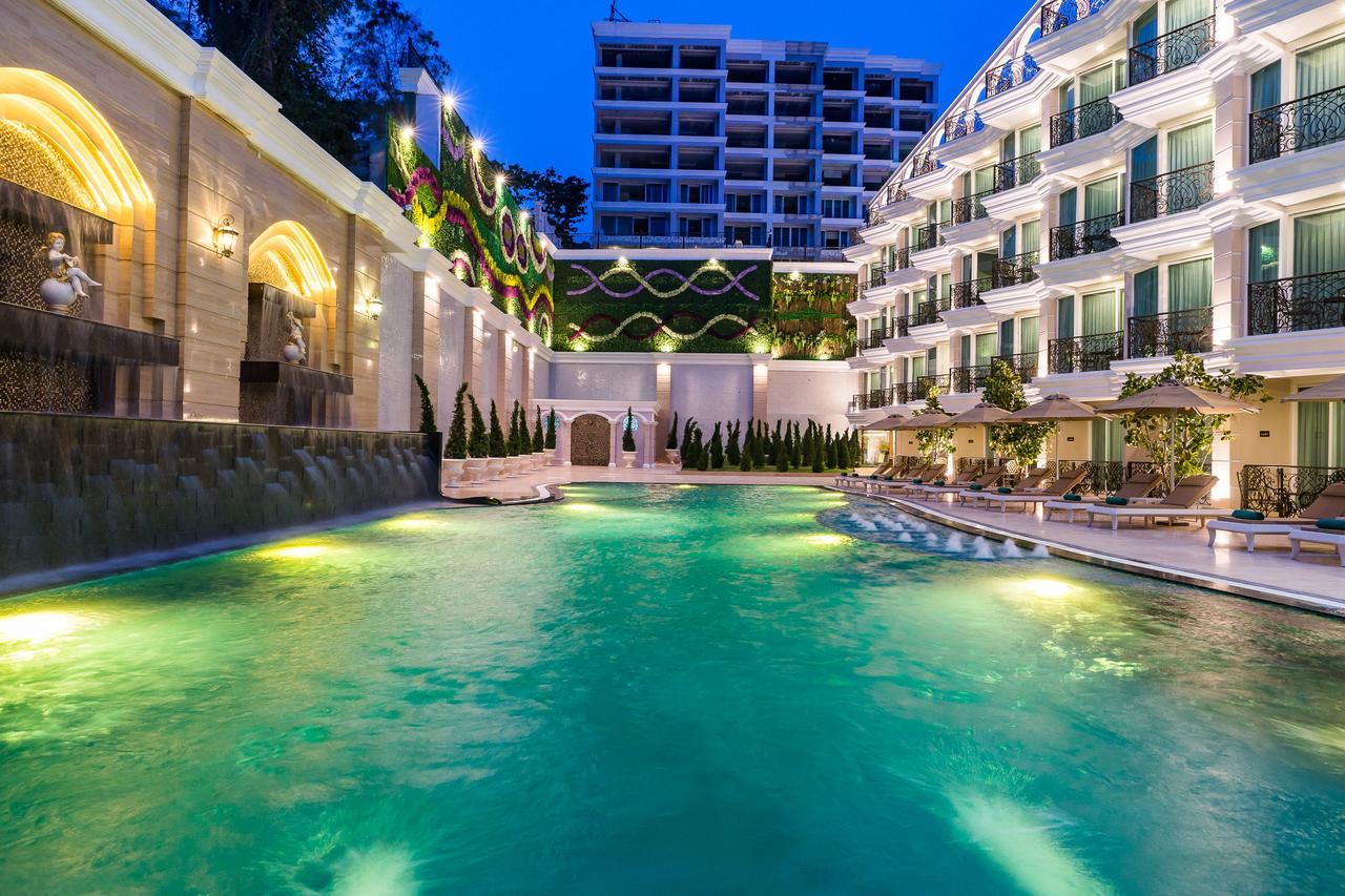 Lk Emerald Beach - Sha Extra Plus Pattaya Bagian luar foto The swimming pool at the hotel