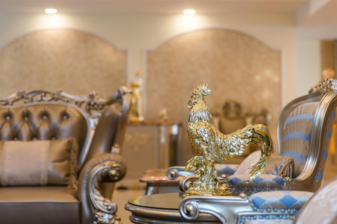 Lk Emerald Beach - Sha Extra Plus Pattaya Bagian luar foto A golden rooster