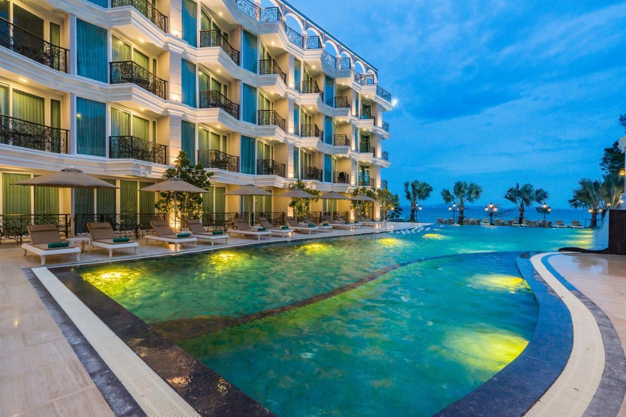 Lk Emerald Beach - Sha Extra Plus Pattaya Bagian luar foto The Royal
